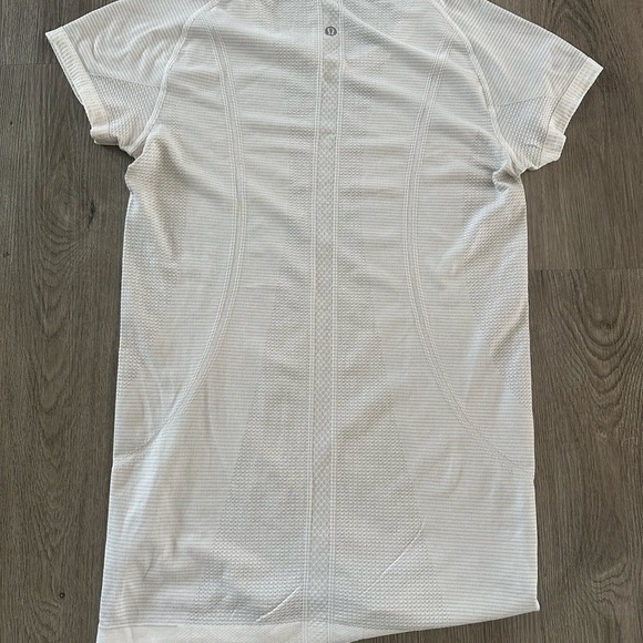 Lululemon Swiftly Tech Short Sleeve Scoop Tee - Picture 6 of 6